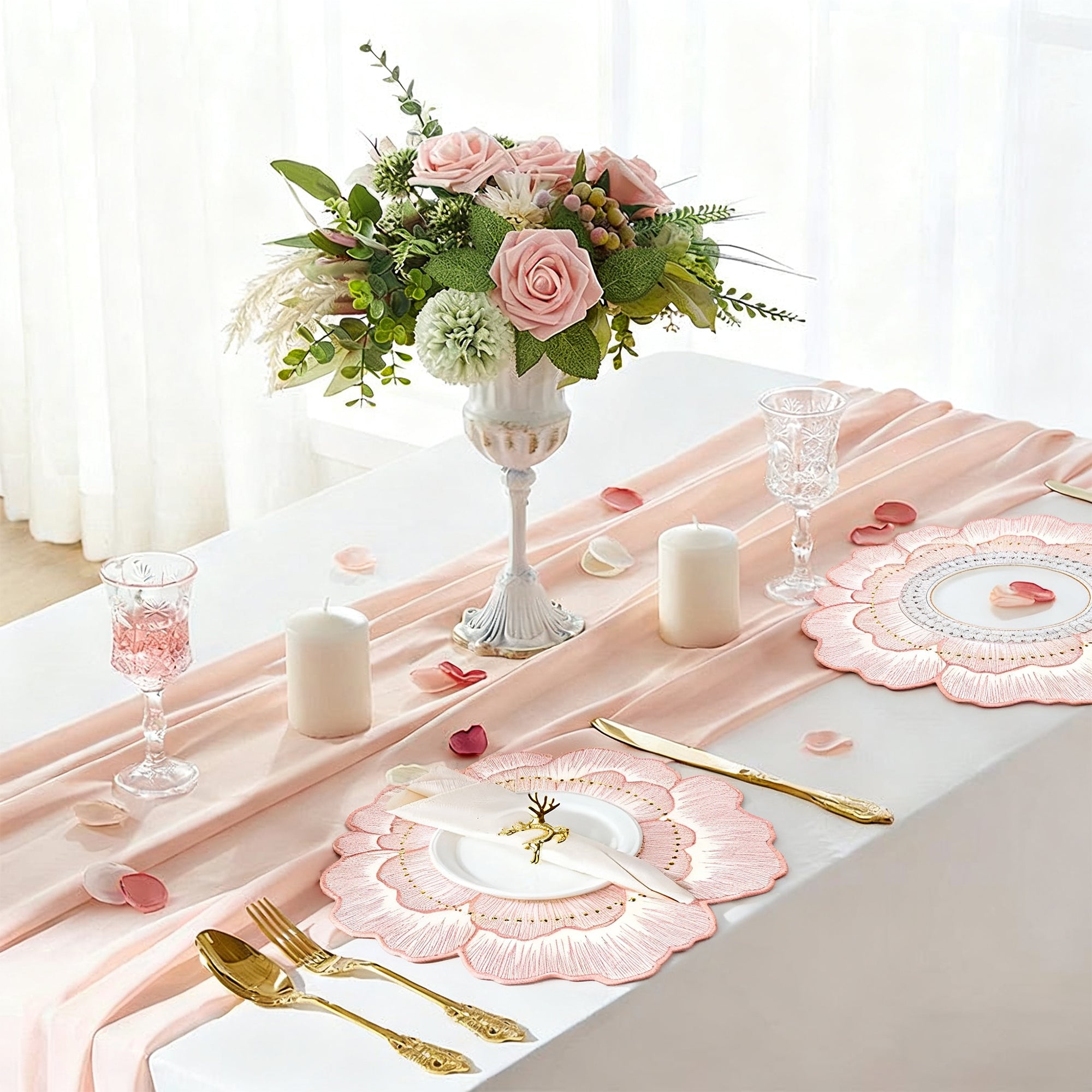 Evlmd Placemats Set of 4， Round Rose Flowers Placemats，15" Heat Resistant Non-Slip Table Mats for Dining, Wedding, Party, Kitchen Decoration